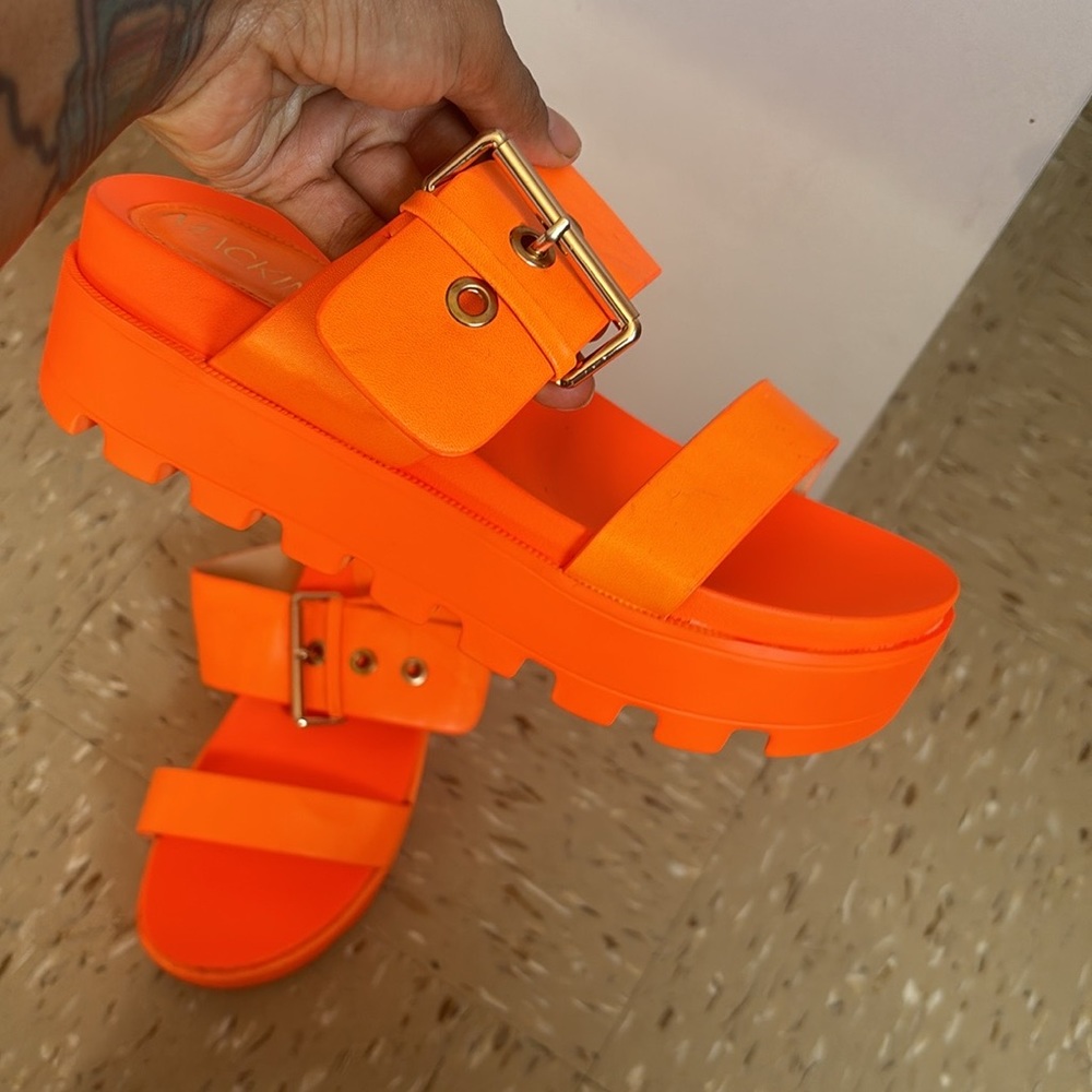 Dolls kill size 9
